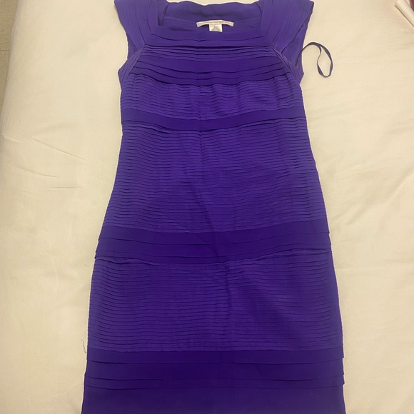 Diane Von Furstenberg Purple Pleated Silk Square Neck Merle Dress size 0 - Picture 1 of 16
